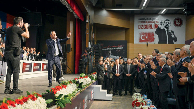 Kurultay’ın önü ve arkasından notlar: ‘CHP ne demek gösteriyoruz’