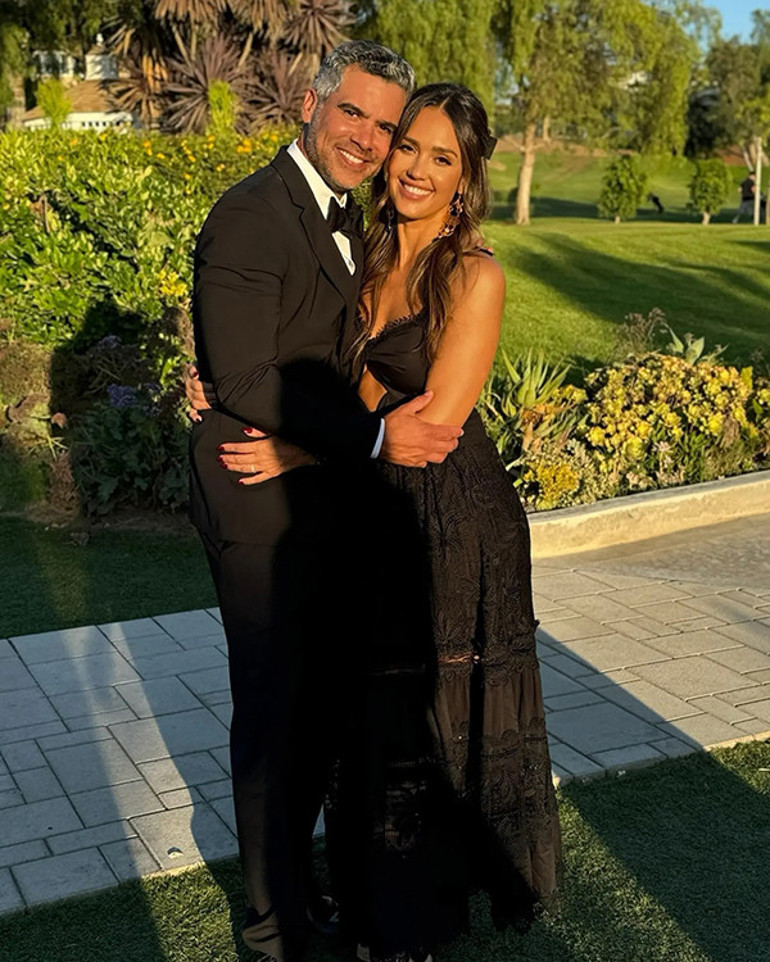 Aşksız evliliğini silip attı... Yalnız ve mutlu olmayı seçti... Ayrılık güzel yıldıza yaramış