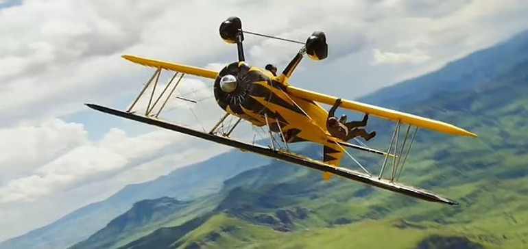 Çekimlerde bayıldı, kırılmadık kemiği kalmadı… 62 yaşında ama dur durak bilmiyor… Yeni filmi için yine ölüme meydan okudu