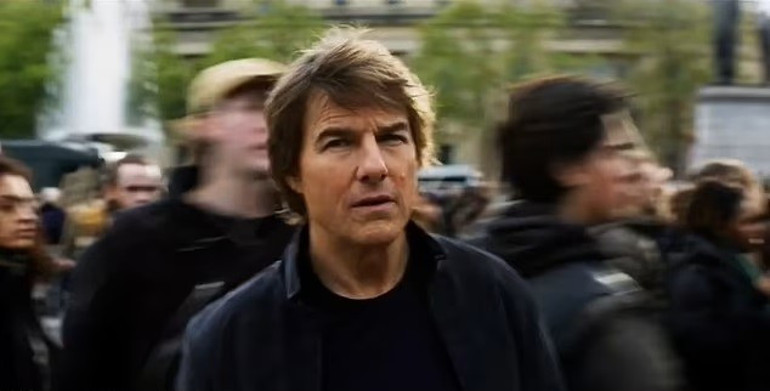 Çekimlerde bayıldı, kırılmadık kemiği kalmadı… 62 yaşında ama dur durak bilmiyor… Yeni filmi için yine ölüme meydan okudu