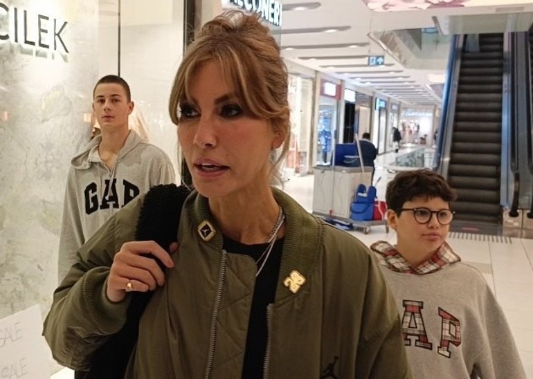 Çağla Şıkelden tepkilere cevap: Sanki kurbağa bacağı yedim