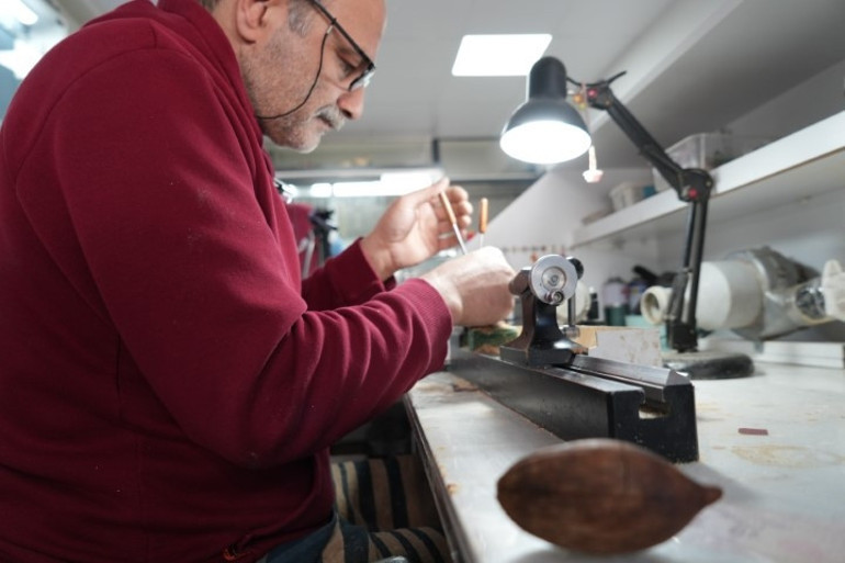 10 yıl önce hobi olarak başladı, şimdi siparişlere yetişemiyor Brezilyadan getirtip işliyor: 100 bin liraya satılan var | Yurt dışındaki Türklerden yoğun talep