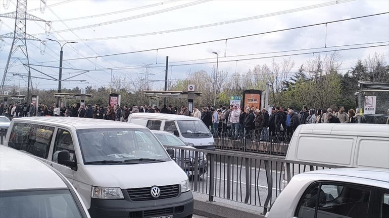 İstanbulda arızalanan metro ve teleferik hattındaki seferler normale döndü