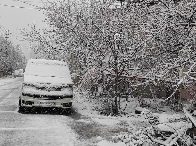 Nisan ayında kar sürprizi Evinden çıkanlar şaşkına döndü... Meteorolojiden çok sayıda il için sarı ve turuncu kodlu alarm