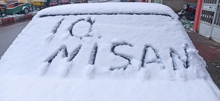 Nisan ayında kar sürprizi Evinden çıkanlar şaşkına döndü... Meteorolojiden çok sayıda il için sarı ve turuncu kodlu alarm
