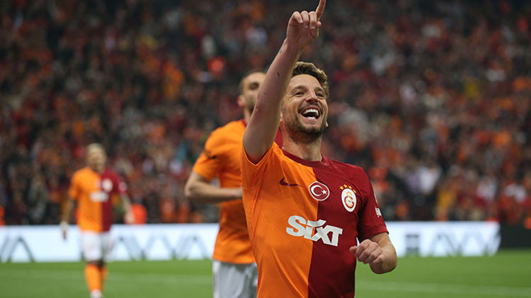 Galatasaraylı Mertens ilk kez açıkladı Osimhen ve transfer itirafı