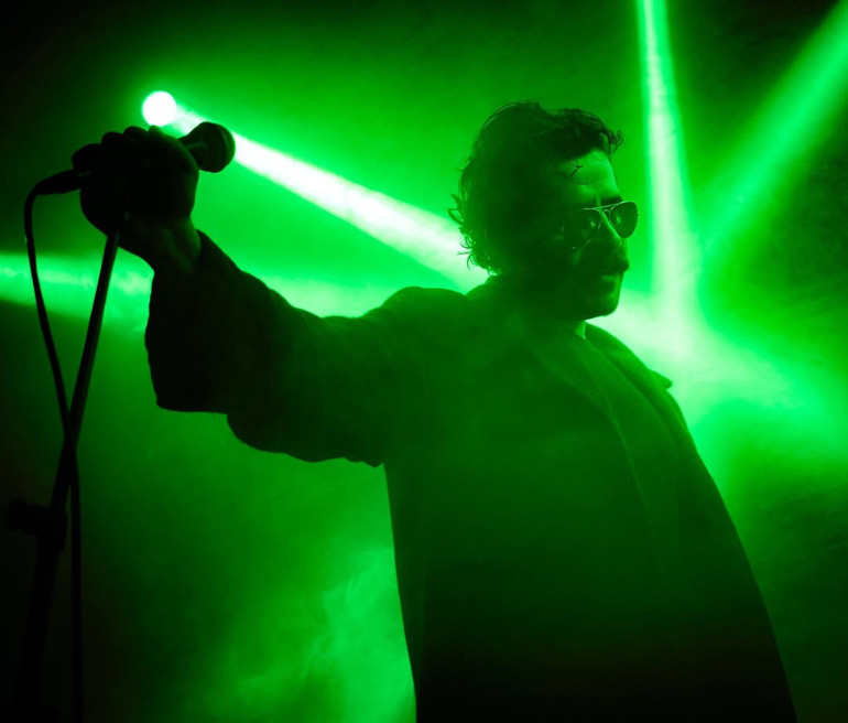 Genç yetenekler piyano başında