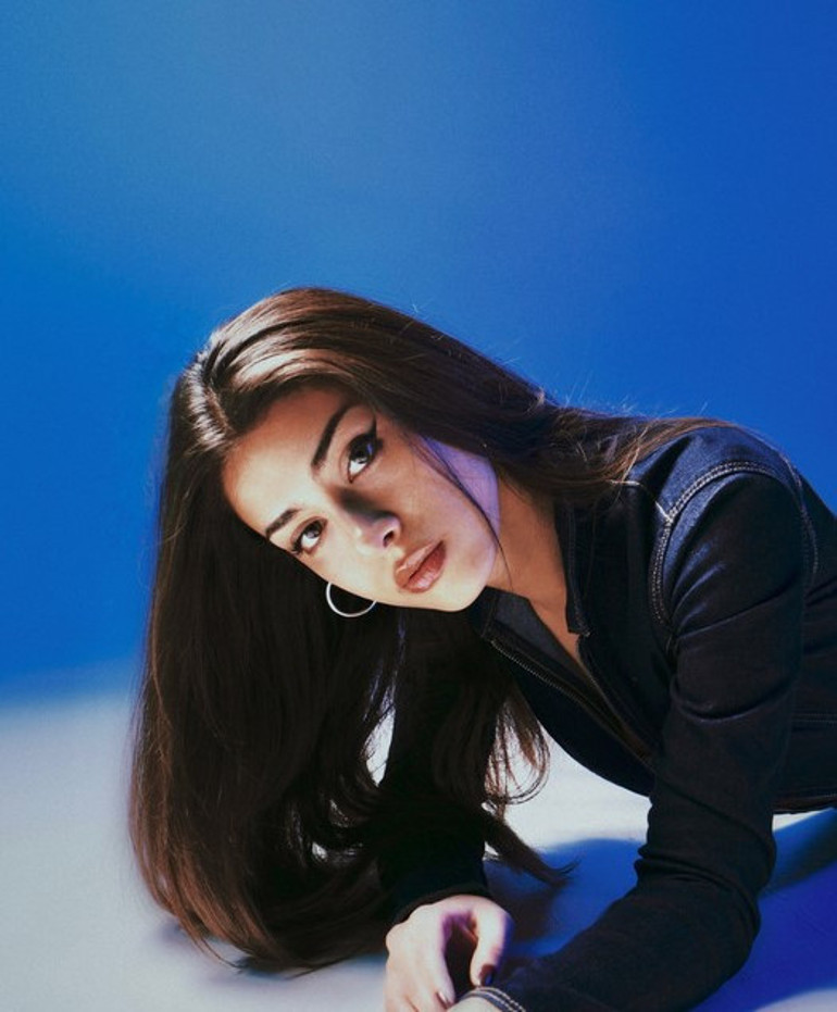 Genç yetenekler piyano başında