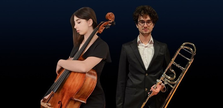 Genç yetenekler piyano başında