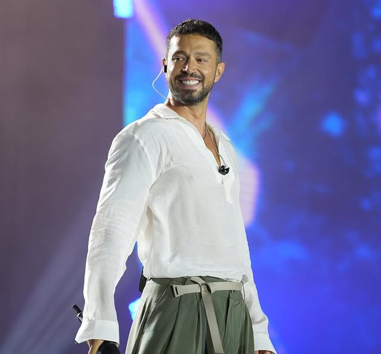 Genç yetenekler piyano başında