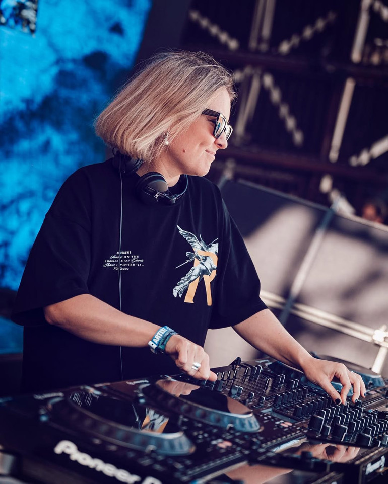 Genç yetenekler piyano başında