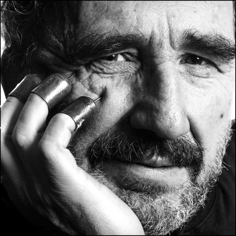 Genç yetenekler piyano başında