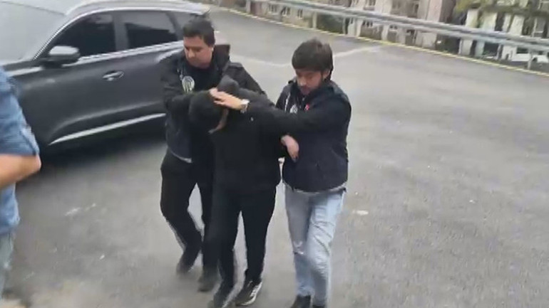 Kadıköyde katledilen Mattia Ahmet Minguzzinin mezarına çirkin saldırı Aileyi tehdit eden 5 şüpheli yakalandı