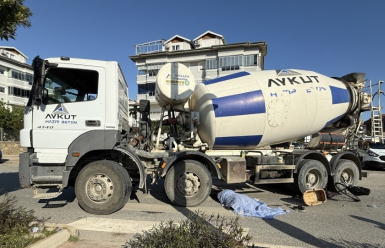 Beton mikseri faciası: Genç kadın olay yerinde yaşamını yitirdi