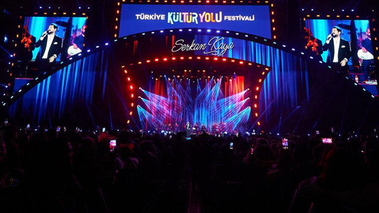 Adana Kültür Yolu Festivali devam ediyor... Adana Alişan ile coştu
