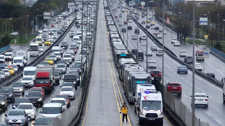Avcılarda metrobüs kazası: Yaralılar var