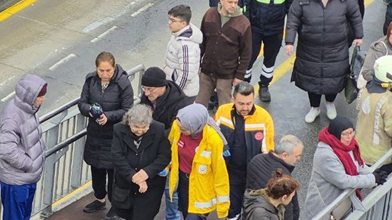 Avcılarda metrobüs kazası: Yaralılar var