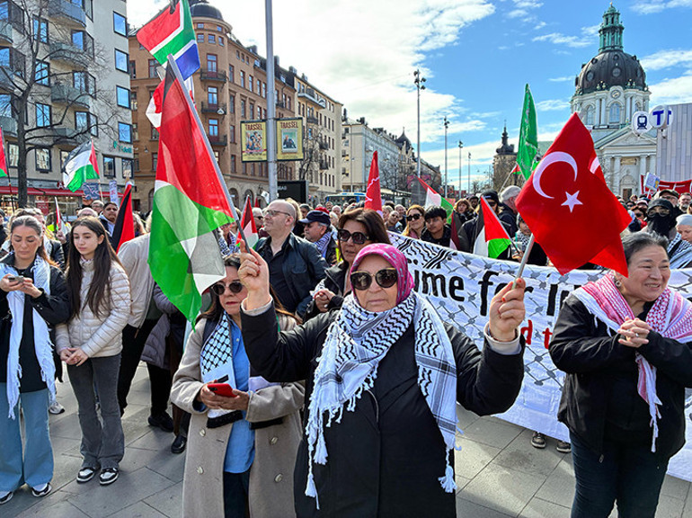 İsveç’te, Filistinli çocuk ve kadınları katleden İsrail protesto edildi