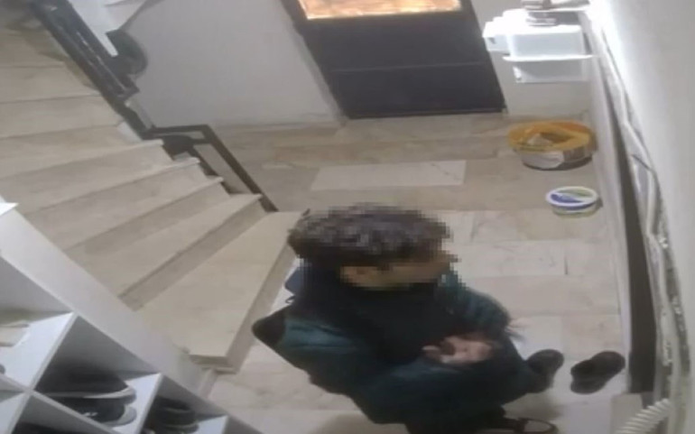 Esenyurt’ta 17lik cani kamerada Eski sevgilisini bıçakladı, annesini öldürdü... Cesedin başında saatlerce bekledi