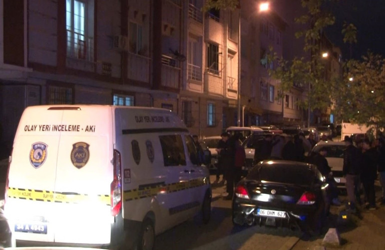Esenyurt’ta 17lik cani kamerada Eski sevgilisini bıçakladı, annesini öldürdü... Cesedin başında saatlerce bekledi
