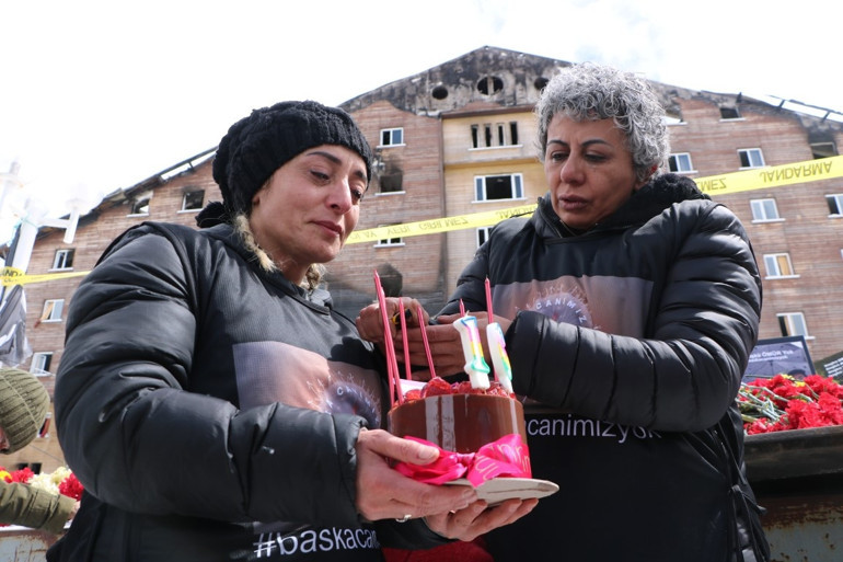 Kartalkayada en acı anma... Faciada yakınlarını kaybedenler gözyaşlarına boğuldu