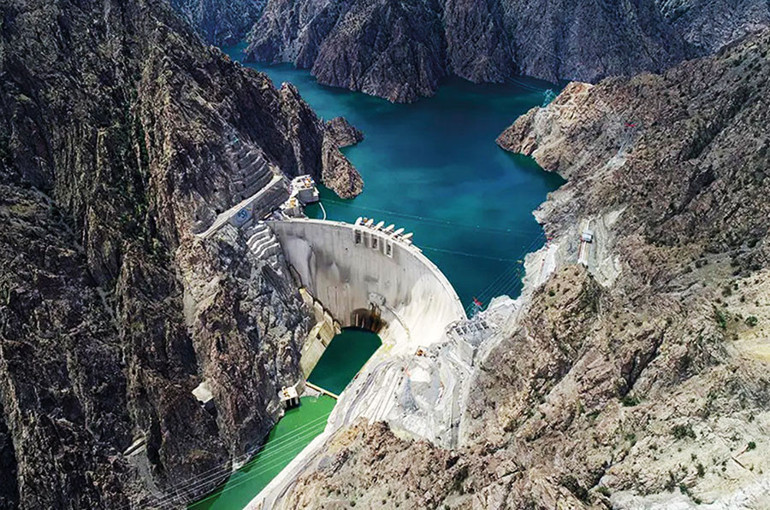 Osmanlı’ya da Atatürk’e de hayran bir cumhurbaşkanı