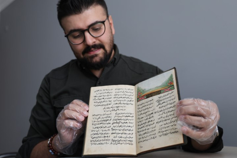 Muazzam keşif Müzayedede 30 bin liraya satın aldı; sayfaları okuyunca şaşkına döndü