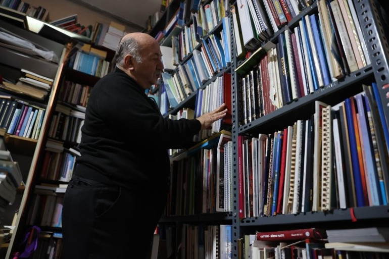 Babasına özenerek başladı; eline para geçtikçe satın alıp evinde biriktirdi | Türkiyede çok nadir ve zor bir işi yapıyorum