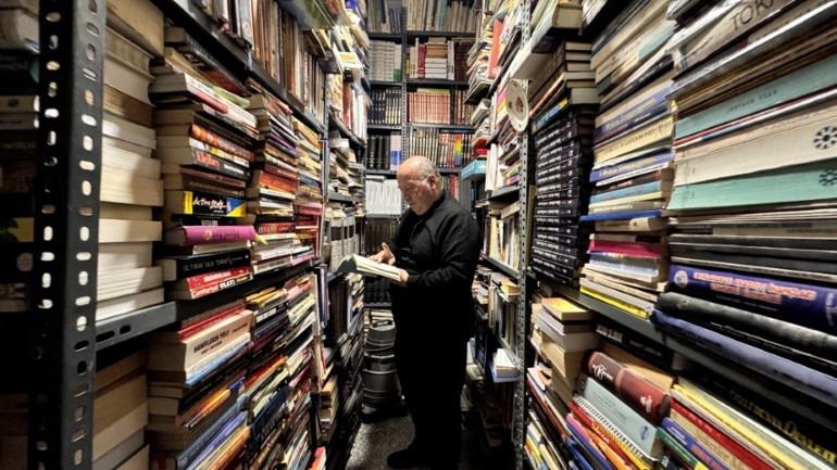 Babasına özenerek başladı; eline para geçtikçe satın alıp evinde biriktirdi | Türkiyede çok nadir ve zor bir işi yapıyorum