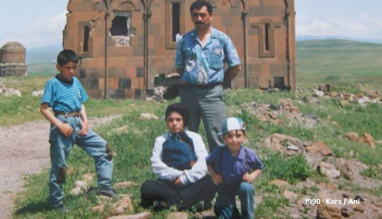 Yıl: 1990... Yer: Kars... Şimdi milyonlar onu izliyor