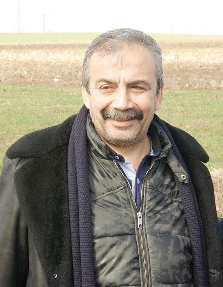 Dayan Sırrı Süreyya dayan