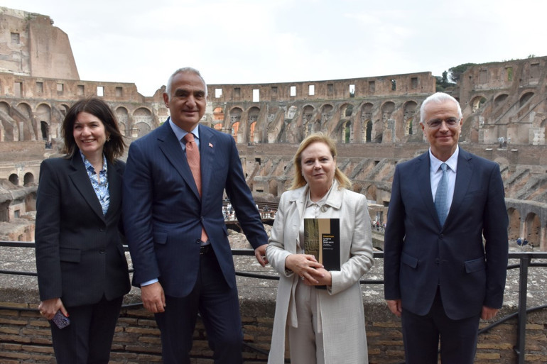 Bakan Ersoy’un katılımıyla Roma Kolezyumu’nda 6 milyon ziyaretçili final: Göbeklitepe sergisi tarihe geçti