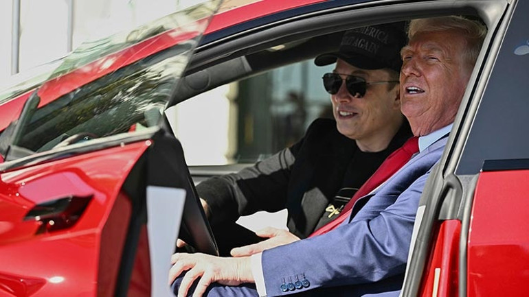 Putin övgüyle bahsetti... Trump ise toplantıya aldırmadı: Elonun orada ne işi var