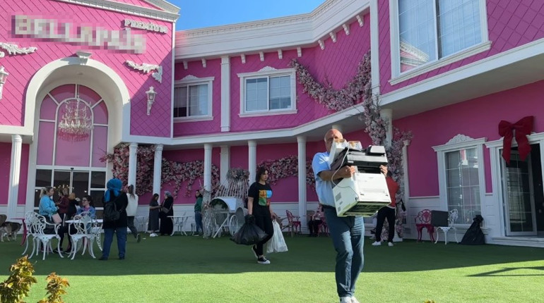 Tüm hesaplarını kapatıp sırra kadem bastı Haberi alınca iş yerine gelip eşyaları yağmaladılar