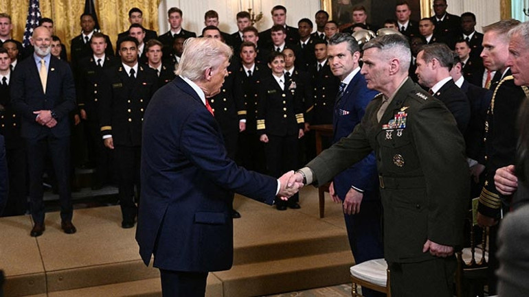 Beyaz Saray açıklama yapmıştı Trumpın elindeki gizemli morluk tekrar ortaya çıktı