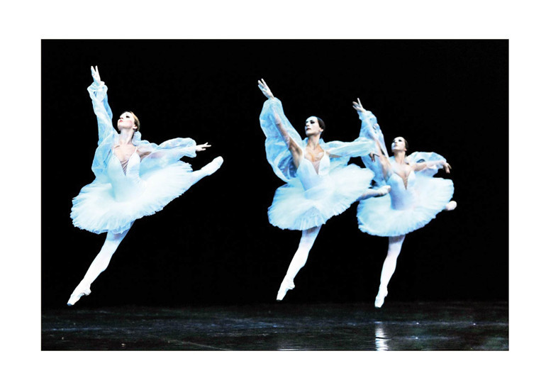 Real Madrid’den MarIo Vargas Llosa’ya saygı duruşu