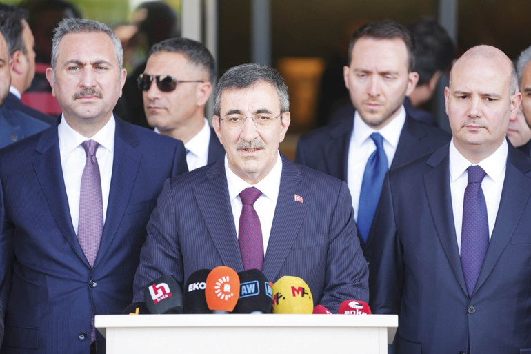 Sırrı Süreyya Önder’den güzel haber... Tedaviye iyi yanıt kızının sesine tepki