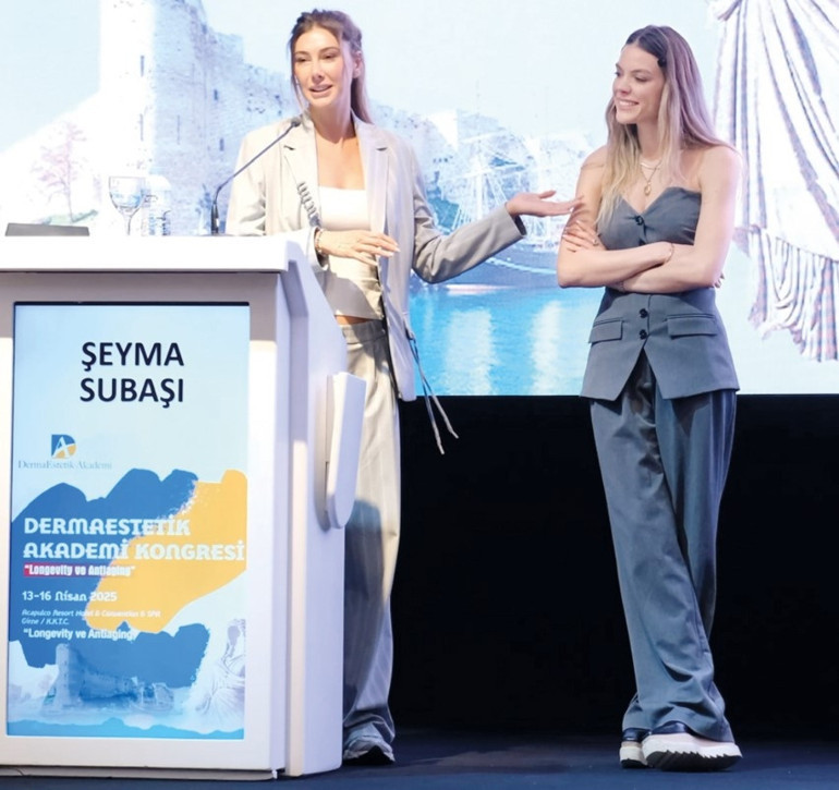 Kutlama sayısına poz verdi
