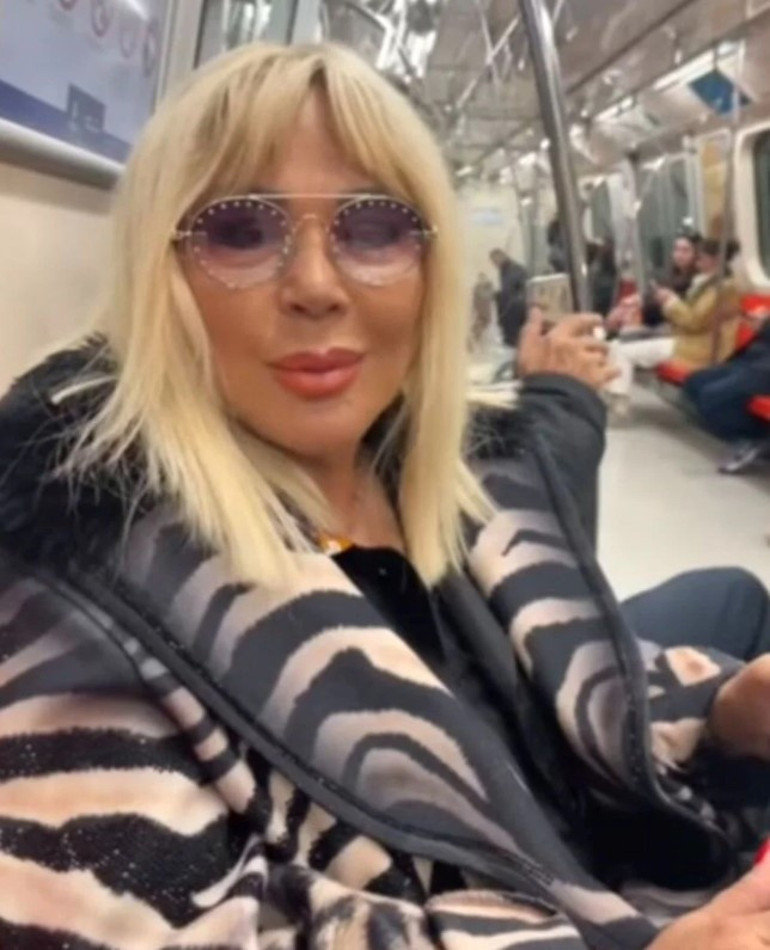 Metroda ünlü var Ben de sizden biriyim