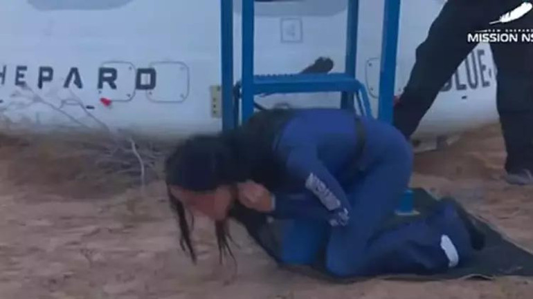 İndiğinde toprağı öpmüştü: Katy Perry uzaya gittiğine pişman oldu