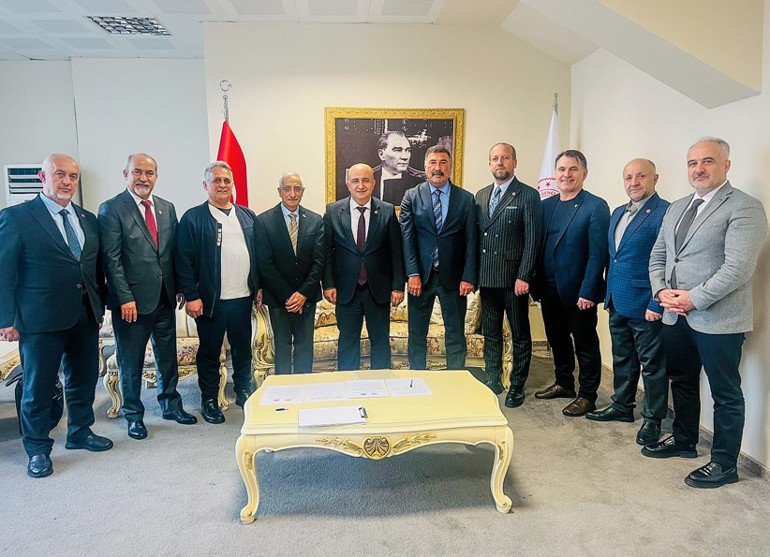 Kardeşler buluştu, imzalar atıldı