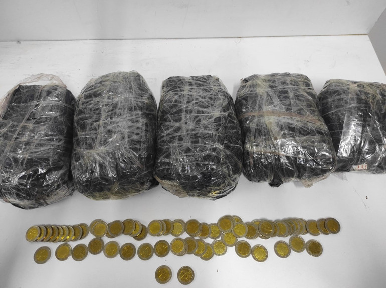 Bu bozuk paraların her biri 86 lira: Mersinde binlercesi ele geçirildi
