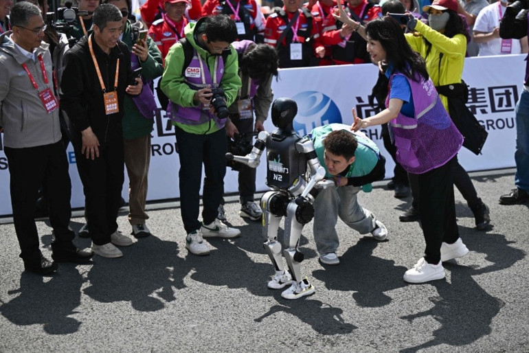 Dünyada bir ilk: Robotlar insanlara karşı... Yapay zeka tekonolojisinde seviye yükseliyor