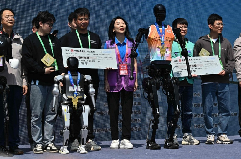 Dünyada bir ilk: Robotlar insanlara karşı... Yapay zeka tekonolojisinde seviye yükseliyor