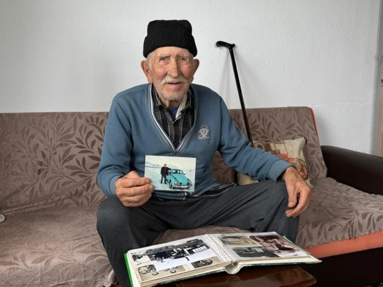 Pire ismini verdiği 1962 model otomobiliyle ülkeyi gezdi, şimdi garajda saklıyor