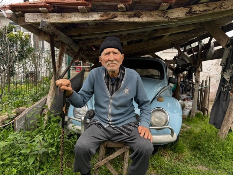 Pire ismini verdiği 1962 model otomobiliyle ülkeyi gezdi, şimdi garajda saklıyor