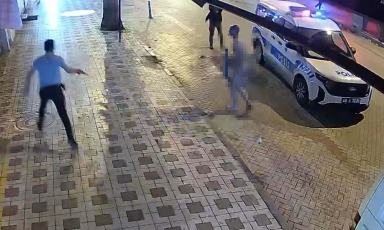 Manisada sokak ortasında kan donduran olay Eşini öldürdü, 8 yaşındaki kızını defalarca bıçakladı