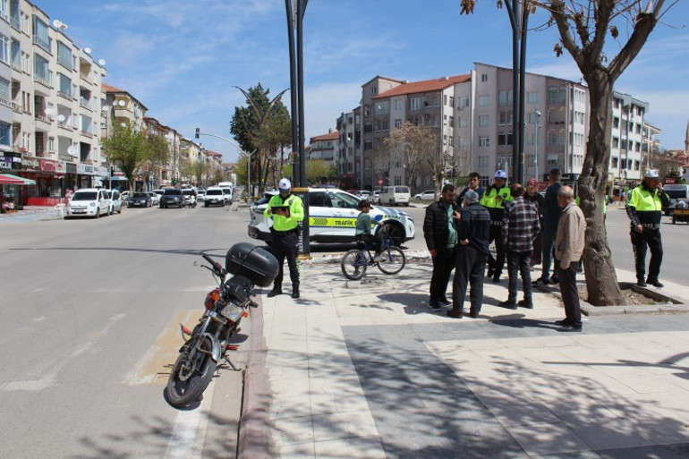 Abla kardeşini yerde bırakıp kaçtı, anne polislere yalvardı: Eşim beni öldürür