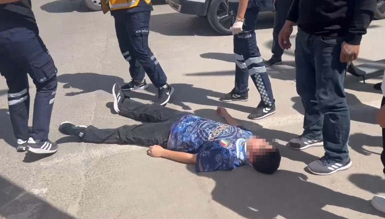 Abla kardeşini yerde bırakıp kaçtı, anne polislere yalvardı: Eşim beni öldürür