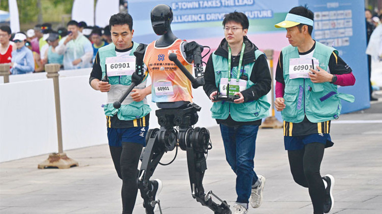 Robotlar insanlara karşı... Maraton koştular